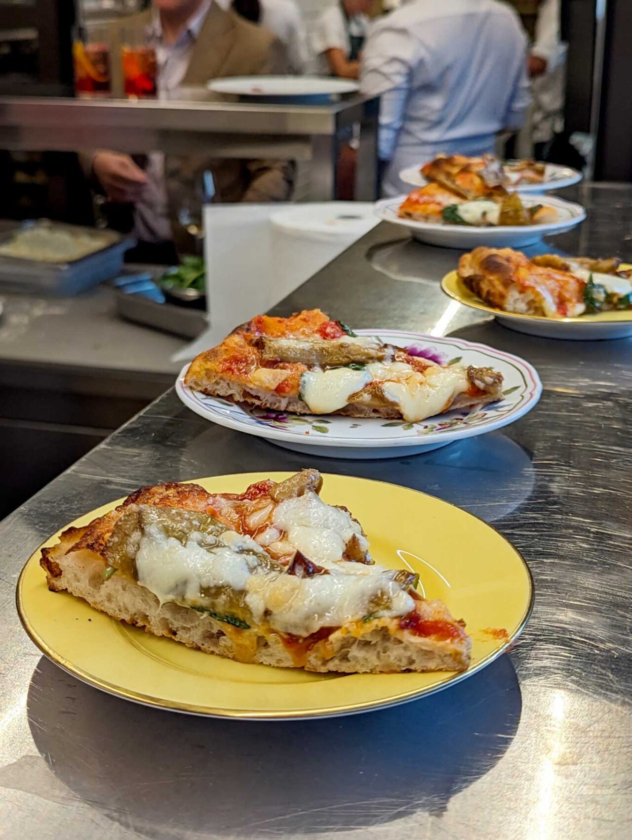 la pizza al Gatto Verde di Massimo Bottura a Modena per cena Identità di Fuoco