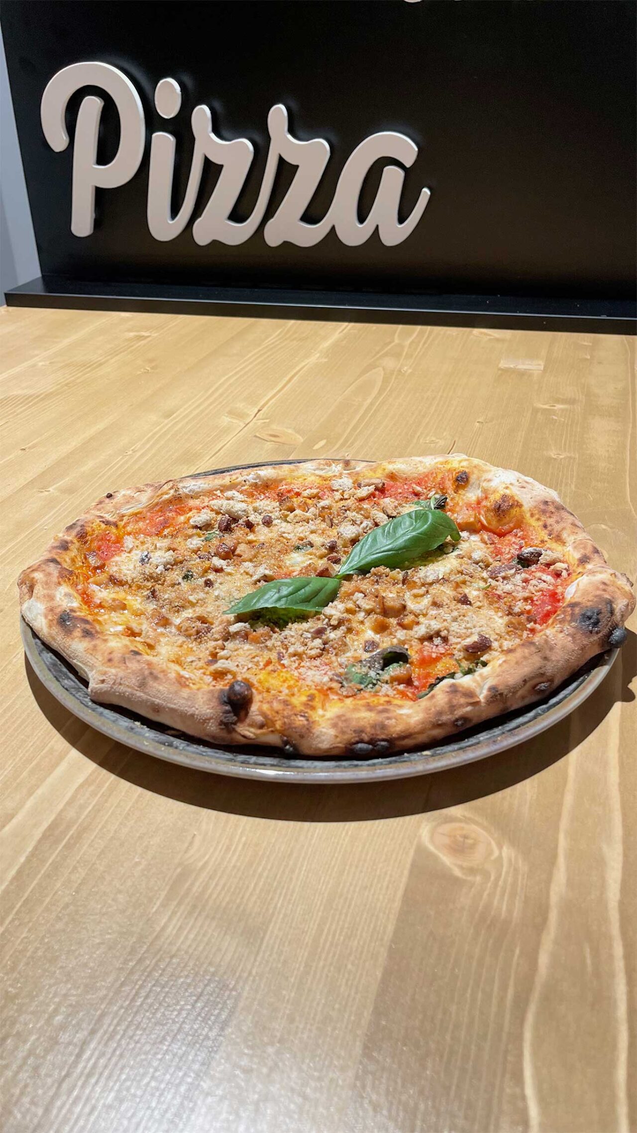 la pizza Bacio della pizzeria Facimmece 'na pizza di Emanuele Mazzola al Club della Pizza nel Capasso Superstore di Napoli