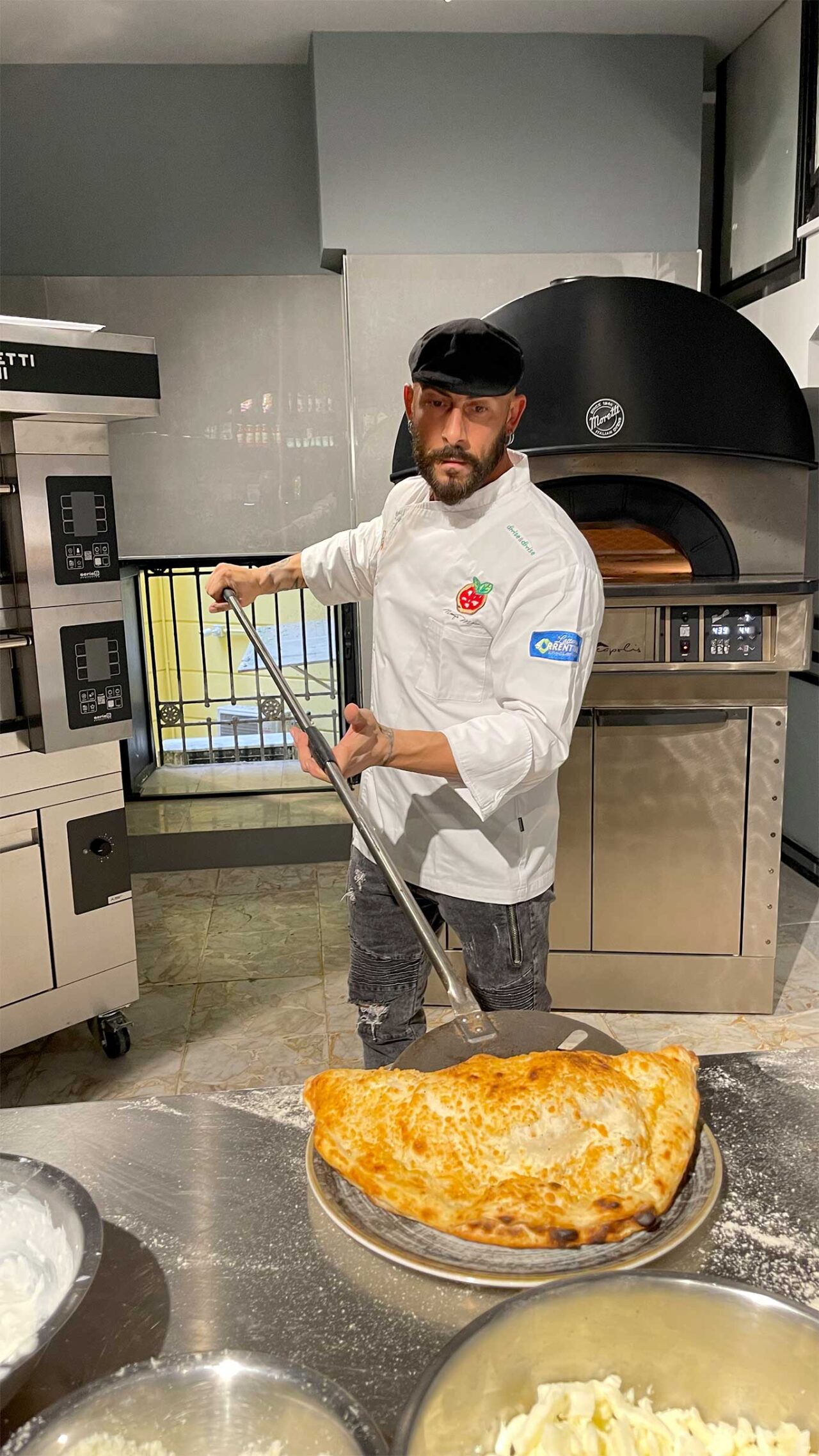 preparazione del ripieno finto fritto ma al forno di Nunzio Marino della pizzeria Zì Nicola ad Aversa