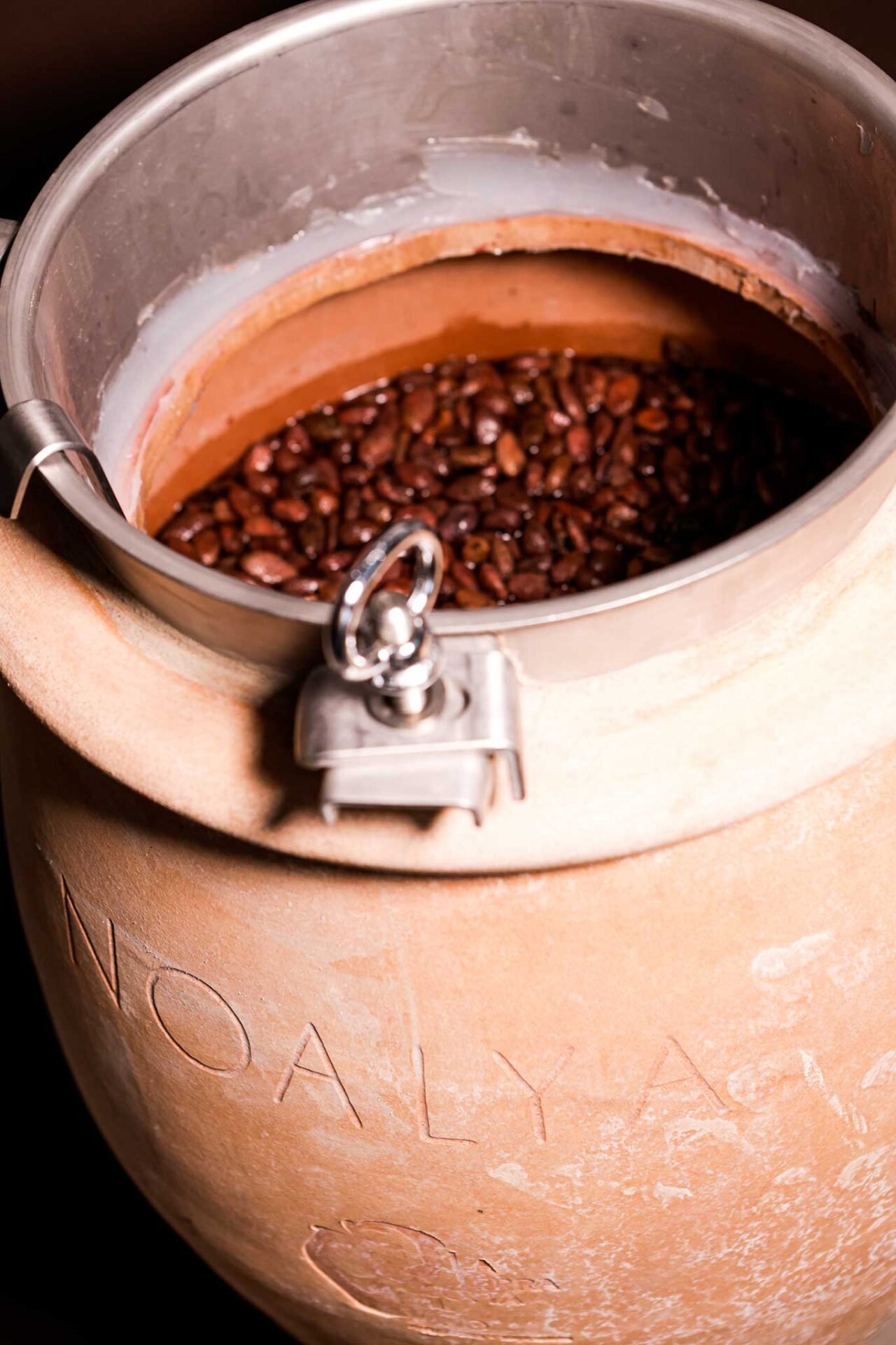 il cioccolato Fervolato preparato in anfora