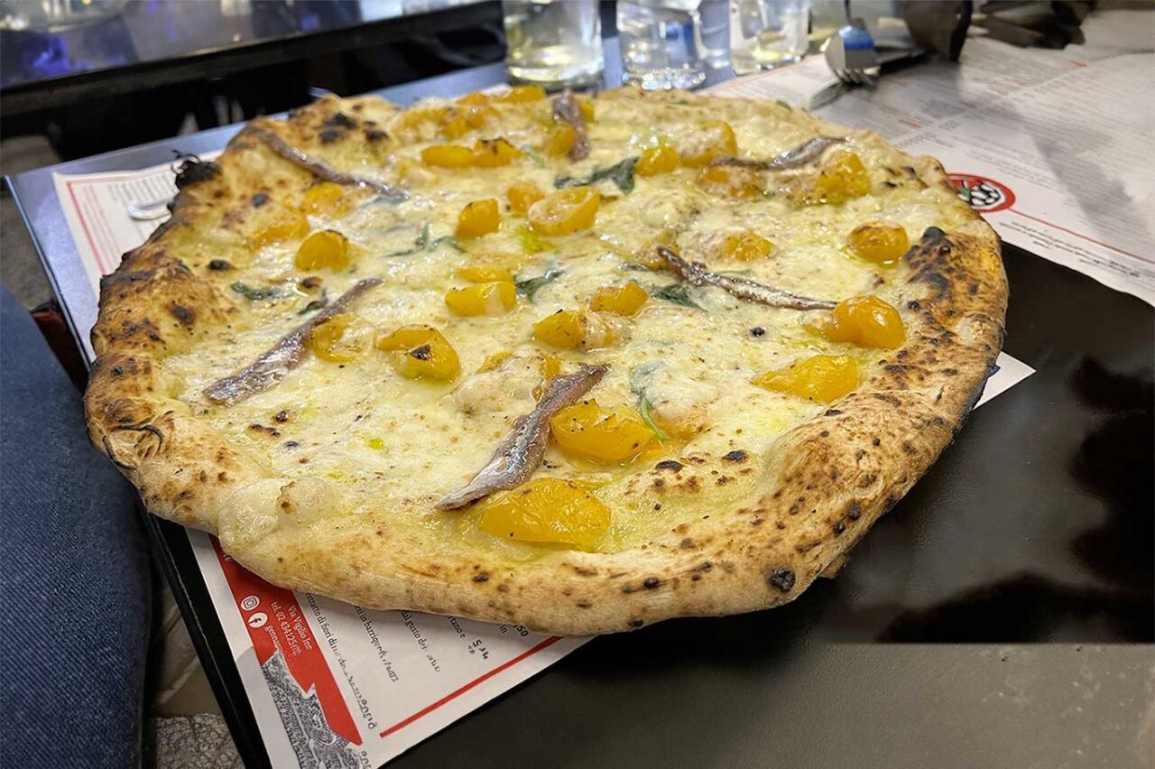 la pizza con le alici di Gennaro Rapido a Milano