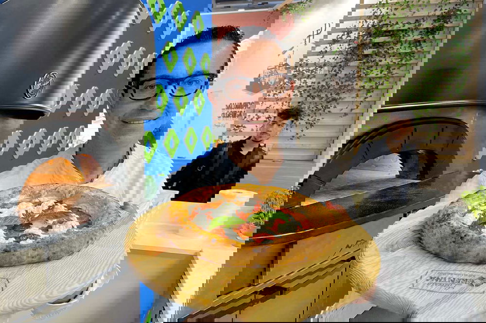 Gino Sorbillo apre la Casa della Pizza a Napoli con margherite e ananas