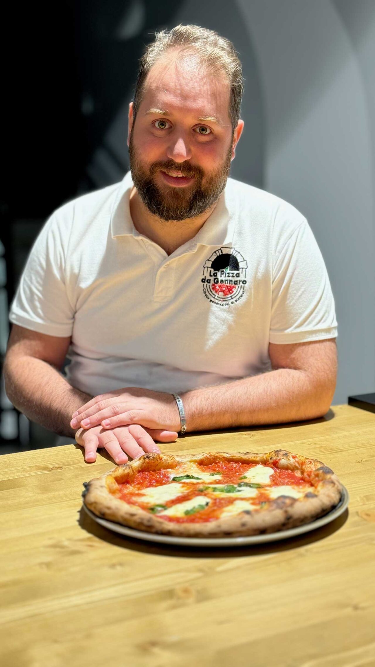 Claudio Del Buono della pizzeria La Pizza da Gennaro a Secondigliano a Napoli