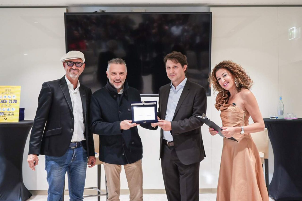Cà Maiol Award, da sx Andrea Guolo, Giancarlo Perbellini, Alessandro Marzotto e Tiziana Di Masi migliori beach club d'italia 2025