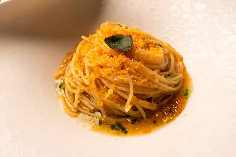 spaghetti al pomodoro giallo del ristorante Seasons sulla spiaggia della Chiaia a Ischia