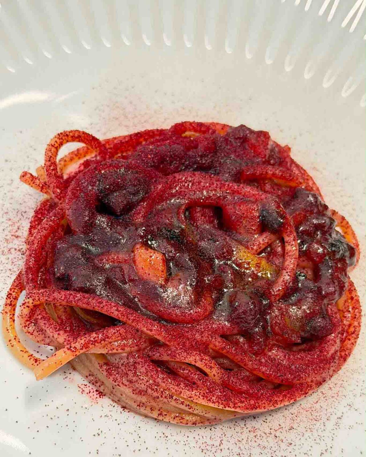 gli spaghetti con le prugne del ristorante Veritas a Napoli