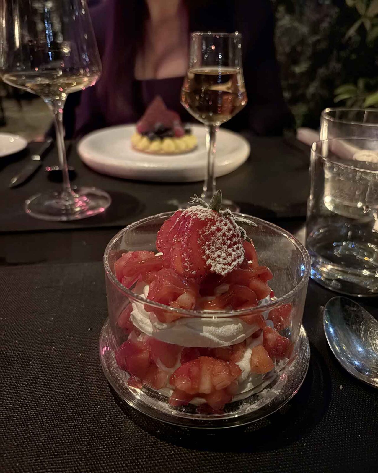 Terrazza Palestro ristorante a Milano: fragole e meringhe