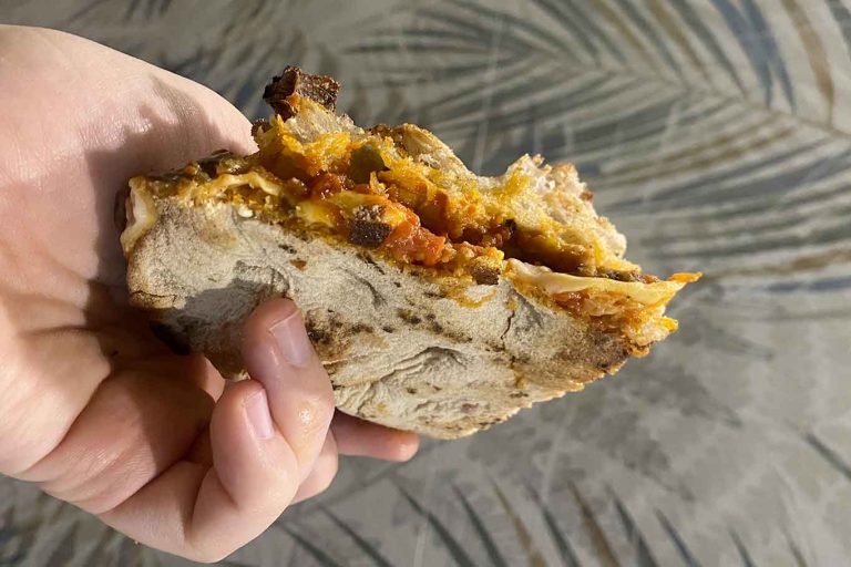 Kore a Torre Annunziata, pizzeria che fa della pala il suo manifesto