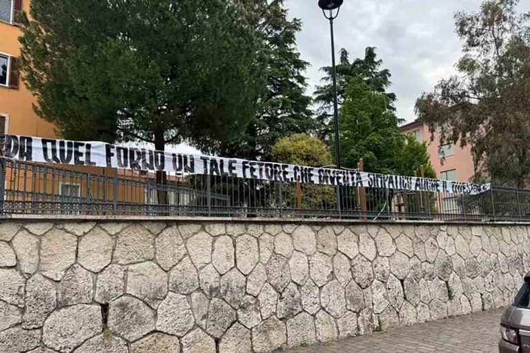 Forni crematori in 2 striscioni contro Lorenza Roiati e Assalto ai Forni