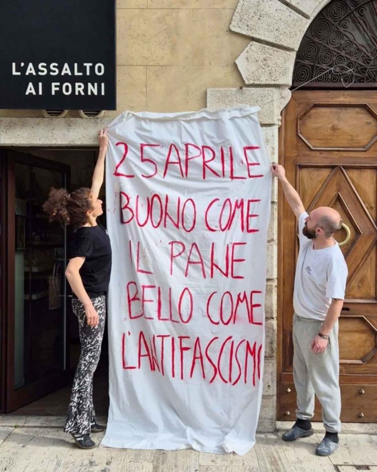 Assalto ai Forni e striscione antifascista ad Ascoli: cosa è successo