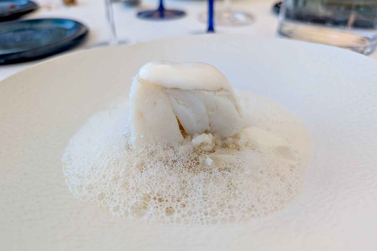 baccalà Bianco al ristorante Clandestino Susci Bar di Moreno Cedroni sulla Baia di Portonovo