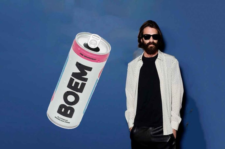 Boem, cosa fa Leonardo Del Vecchio con i drink di Fedez e Lazza