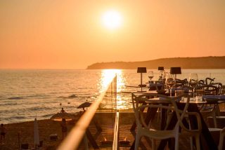 I 13 migliori beach club in Italia. Per i ristoranti, Perbellini in Sicilia