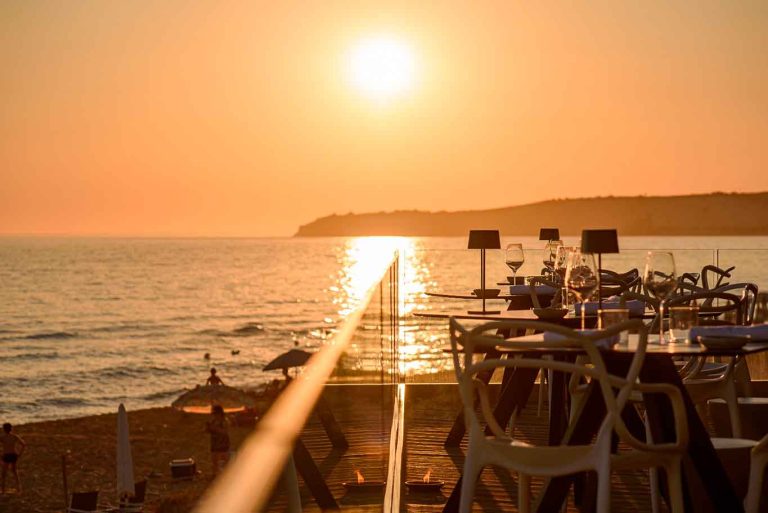 I 13 migliori beach club in Italia. Per i ristoranti, Perbellini in Sicilia