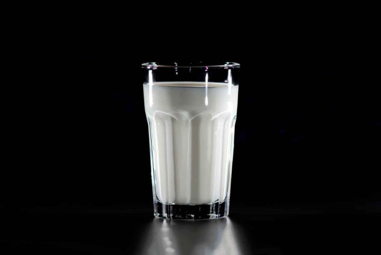 Cosa succede al latte: maxi richiami per presenza di corpi estranei