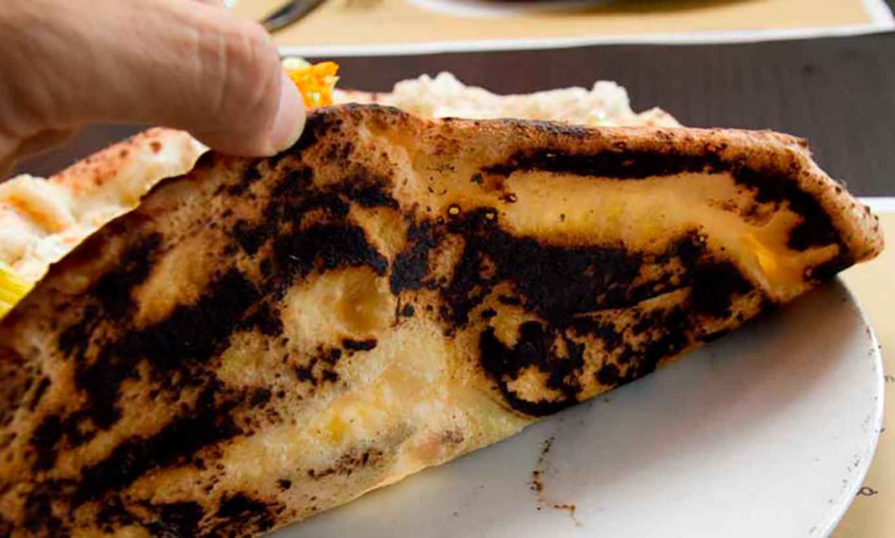 pizza bruciata e molestie olfattive a Palma Campania