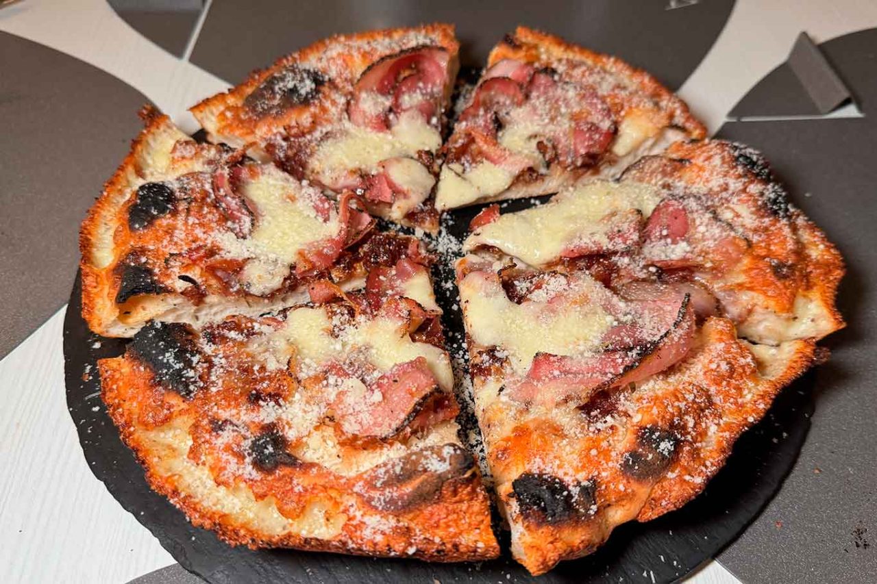 la pizza Crusta della pizzeria Alchimia a Salerno