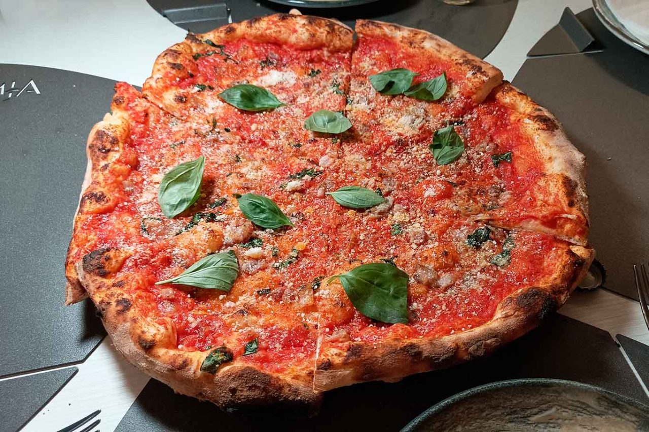 la pizza Carminuccio della pizzeria Alchimia a Salerno