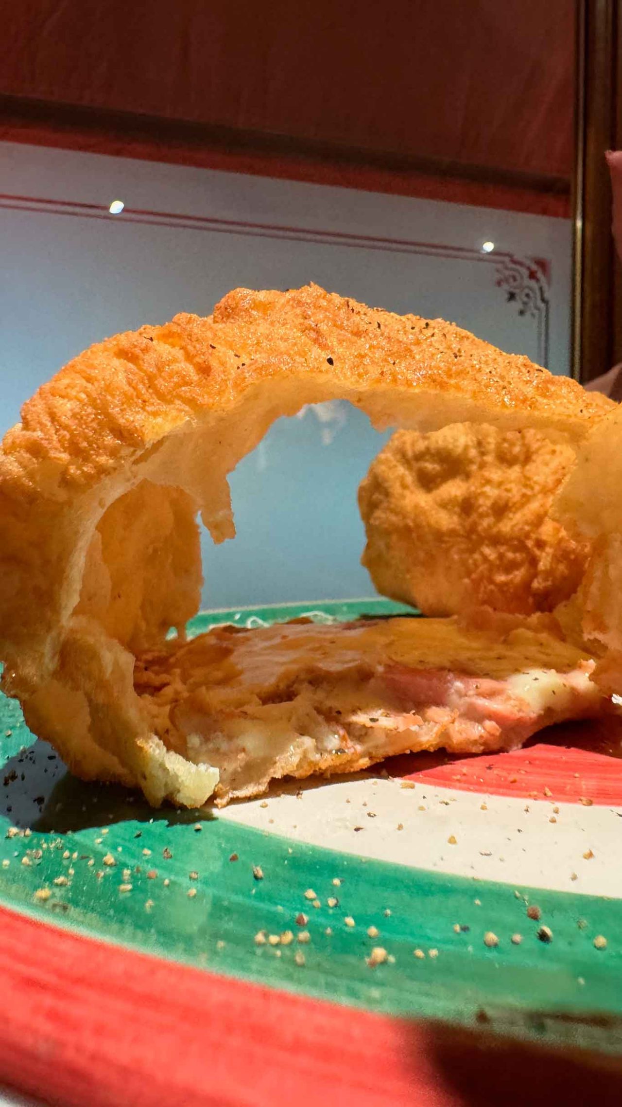 la pizza fritta della pizzeria Concettina ai Tre Santi a Napoli al Campionato 2025
