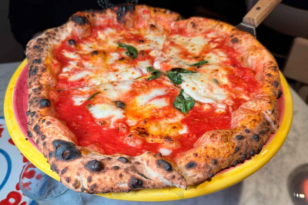 la pizza margherita della pizzeria Concettina ai Tre Santi a Napoli al Campionato 2025