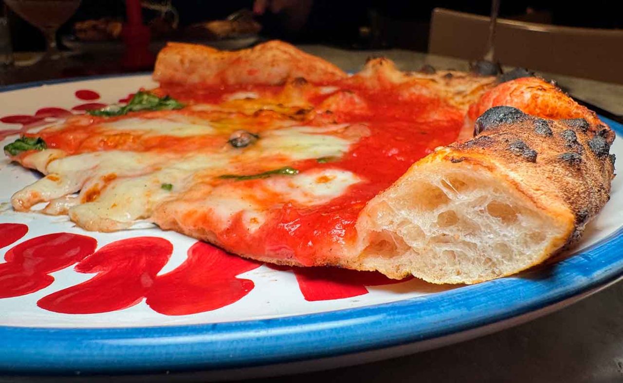 la pizza margherita della pizzeria Concettina ai Tre Santi a Napoli al Campionato della Pizza 2025