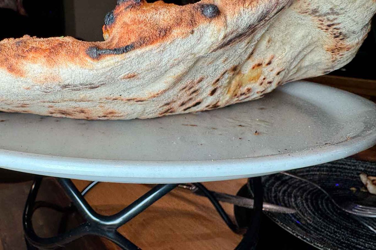 la cottura della Carciofi Arrostiti della pizzeria Madia di Salerno al Campionato della Pizza 2025