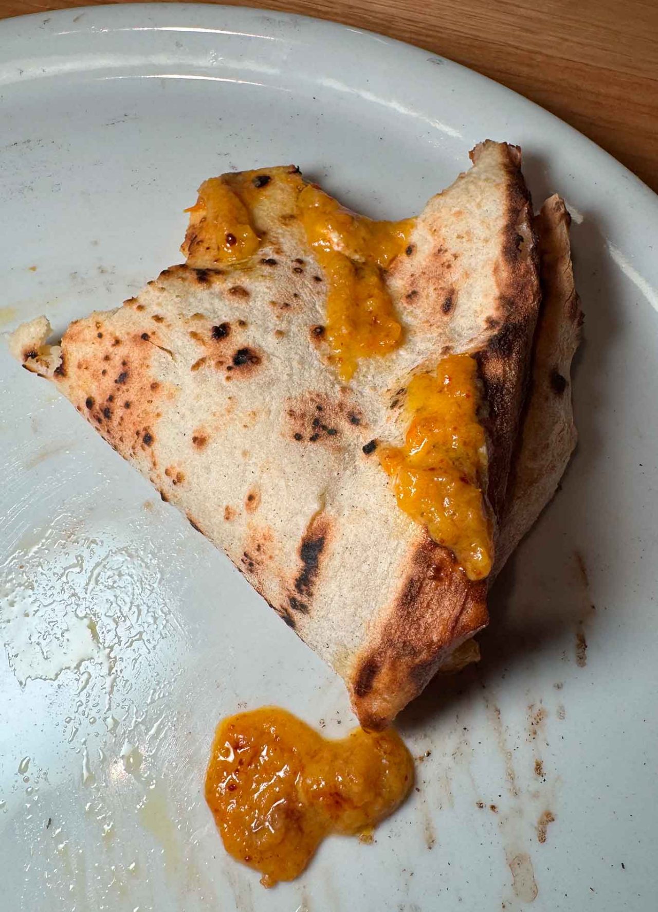 la cottura e farcitura della scarpariello giallo della pizzeria Madia di Salerno al Campionato della Pizza 2025