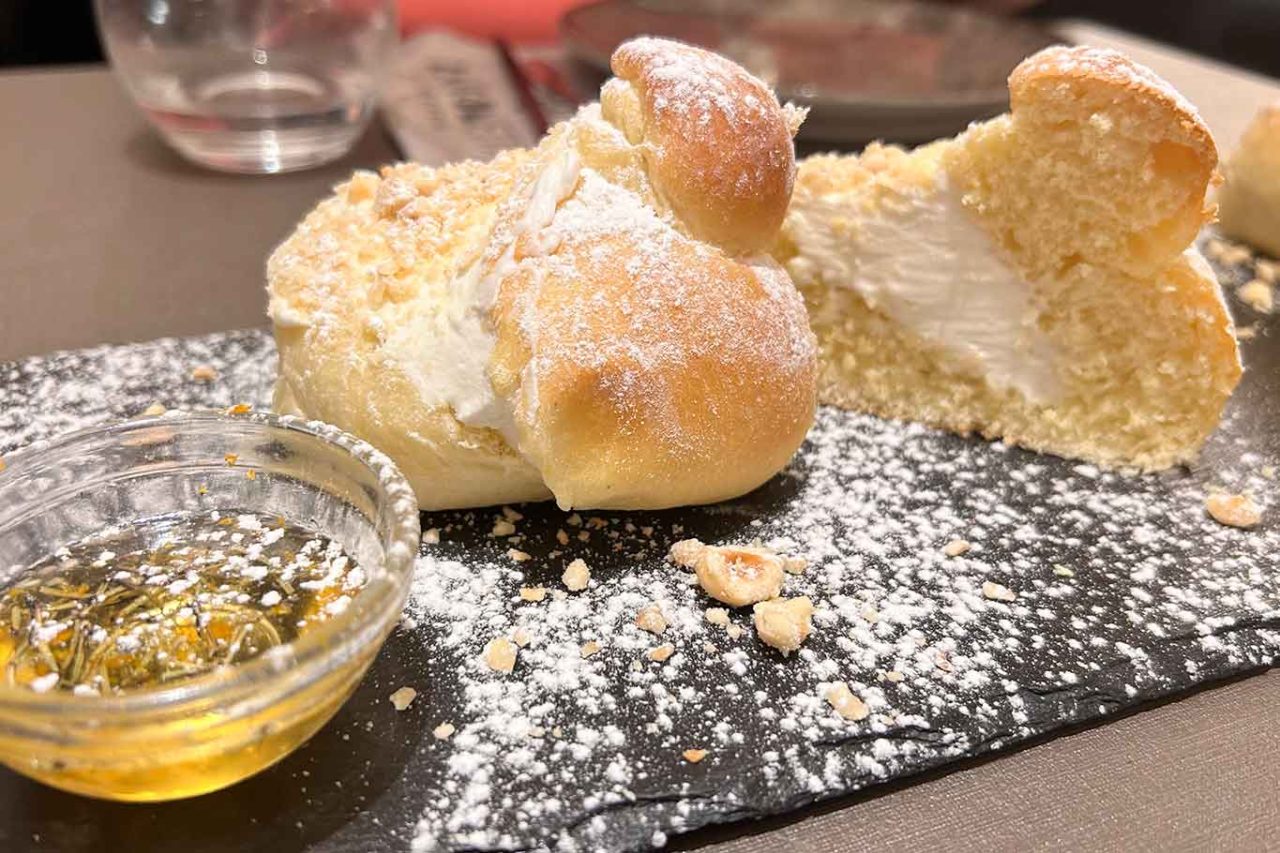 il maritozzo della pizzeria Raf Bonetta a Pozzuoli al Campionato 2025