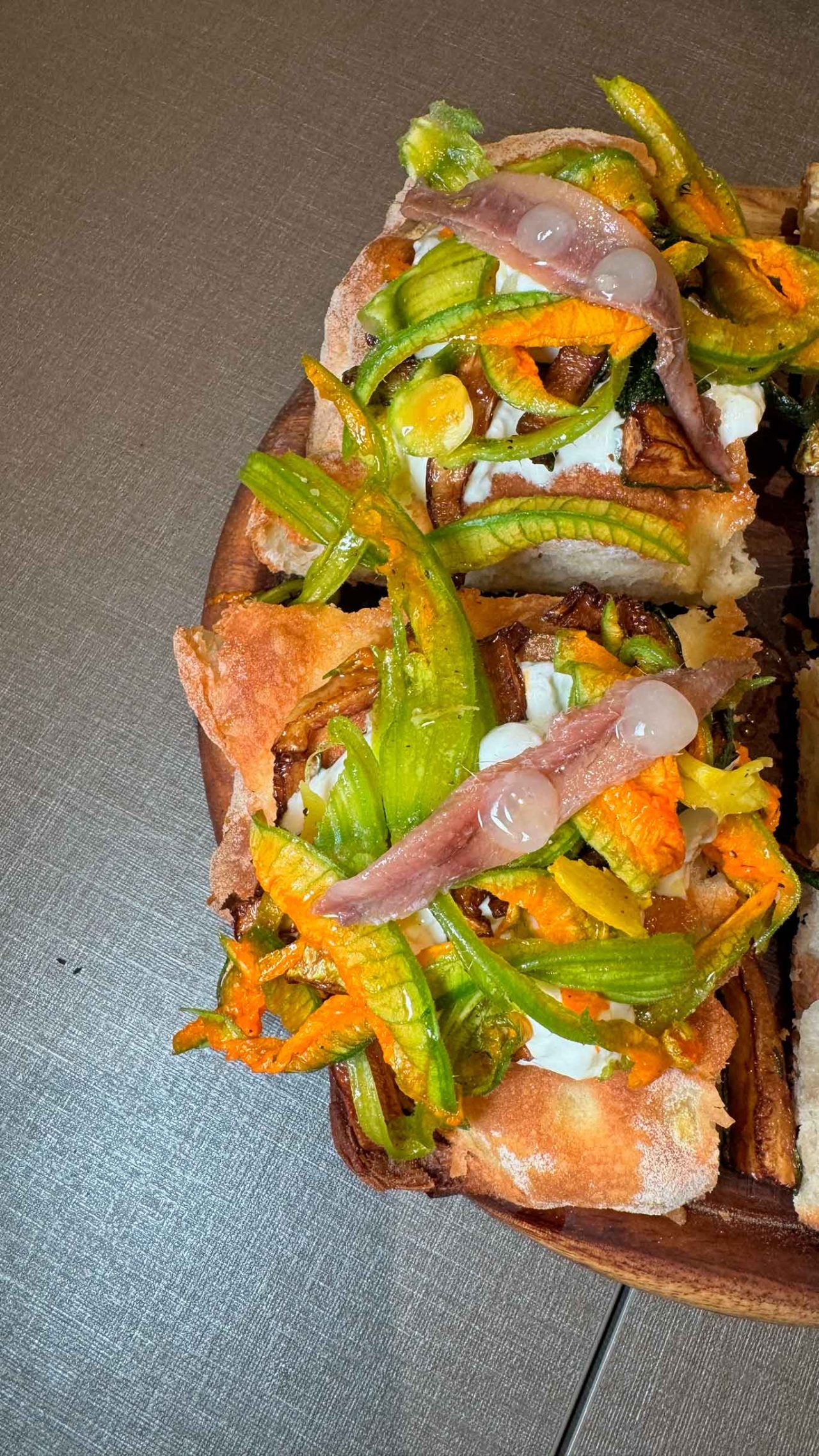 la pizza zucchina in fiore della pizzeria Raf Bonetta a Pozzuoli al Campionato 2025
