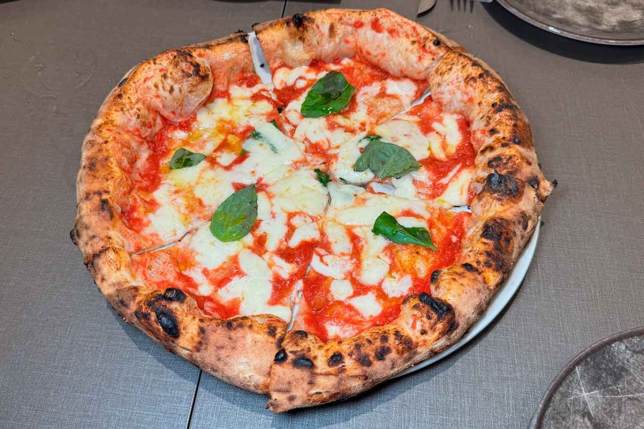 la pizza margherita della pizzeria Raf Bonetta a Pozzuoli al Campionato 2025