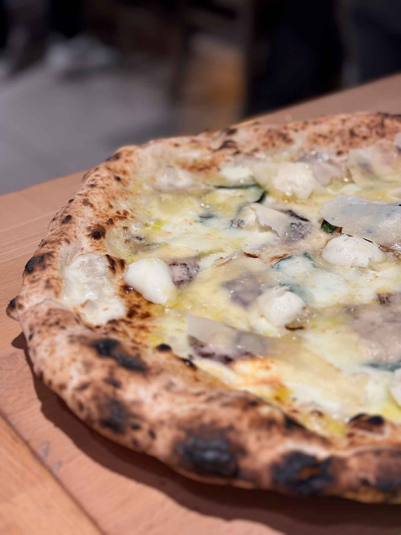 la pizza 4 formaggi della pizzeria Salvo a San Giorgio a Cremano