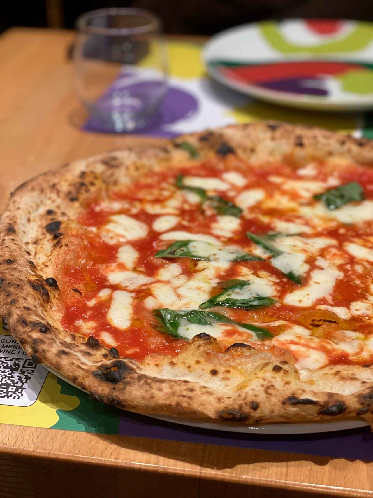 la pizza margherita della pizzeria Salvo a San Giorgio a Cremano