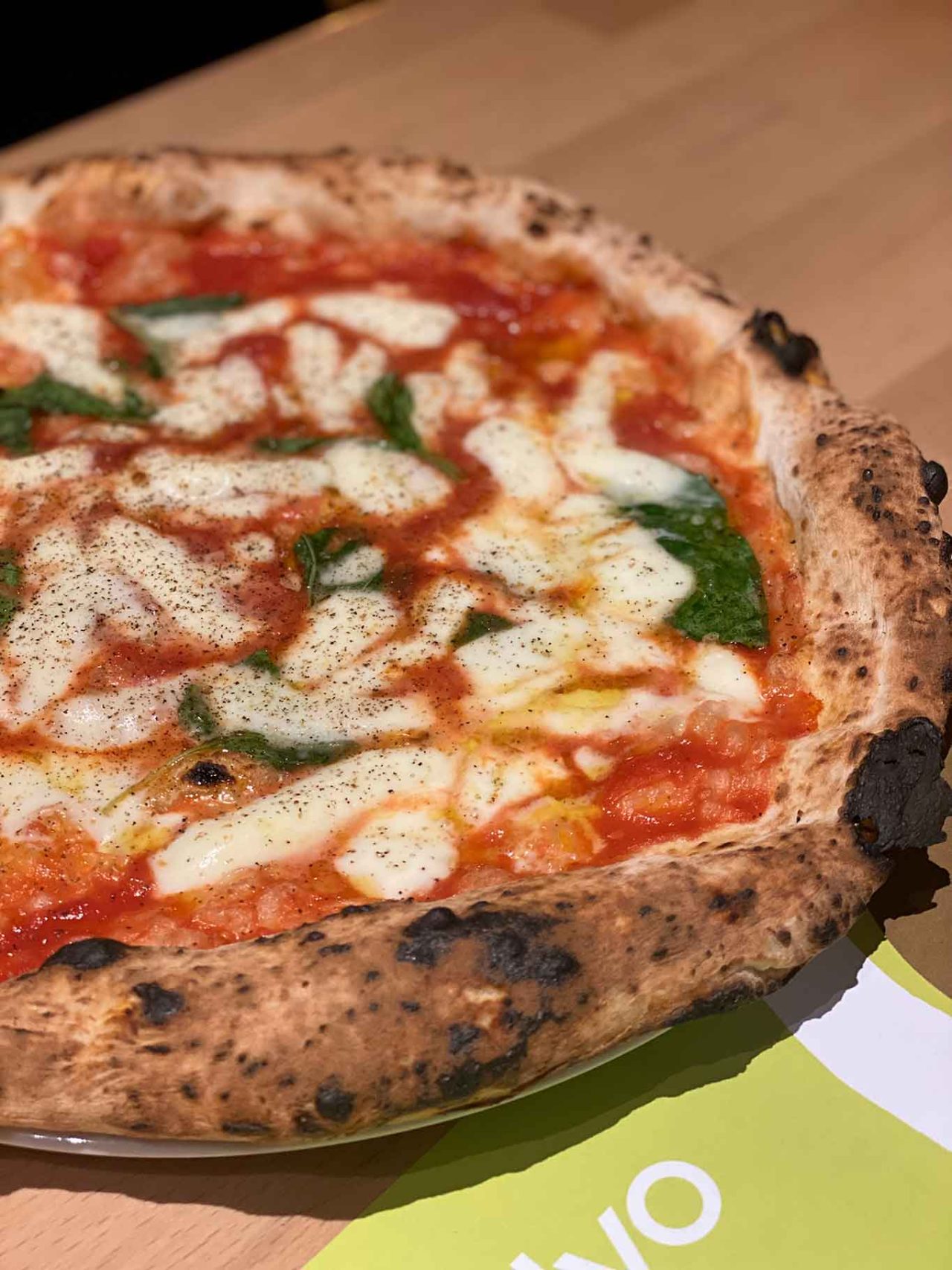 la pizza provola e pepe della pizzeria Salvo a San Giorgio a Cremano