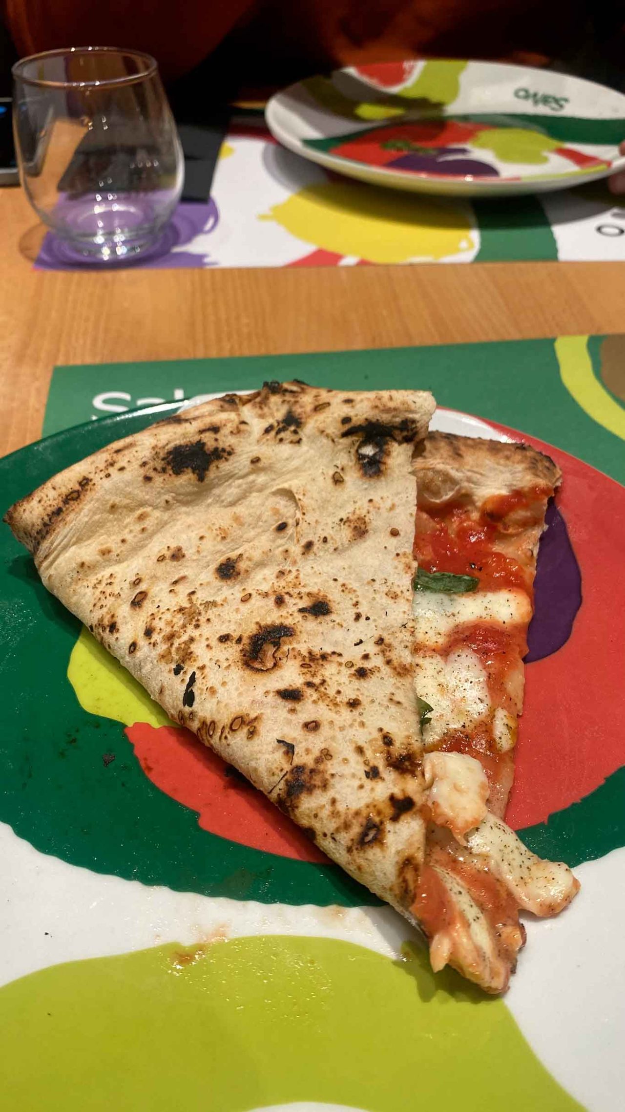 la cottura della pizza provola e pepe della pizzeria Salvo a San Giorgio a Cremano
