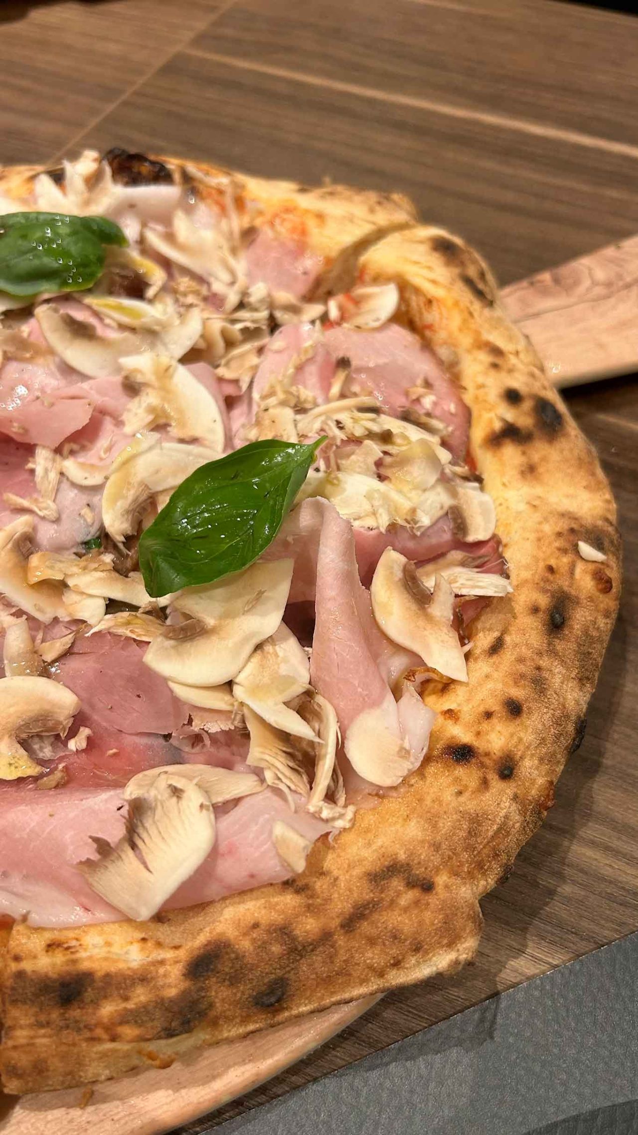 la pizza capricciosa della pizzeria I Masanielli di Sasà Martucci al Campionato 2025