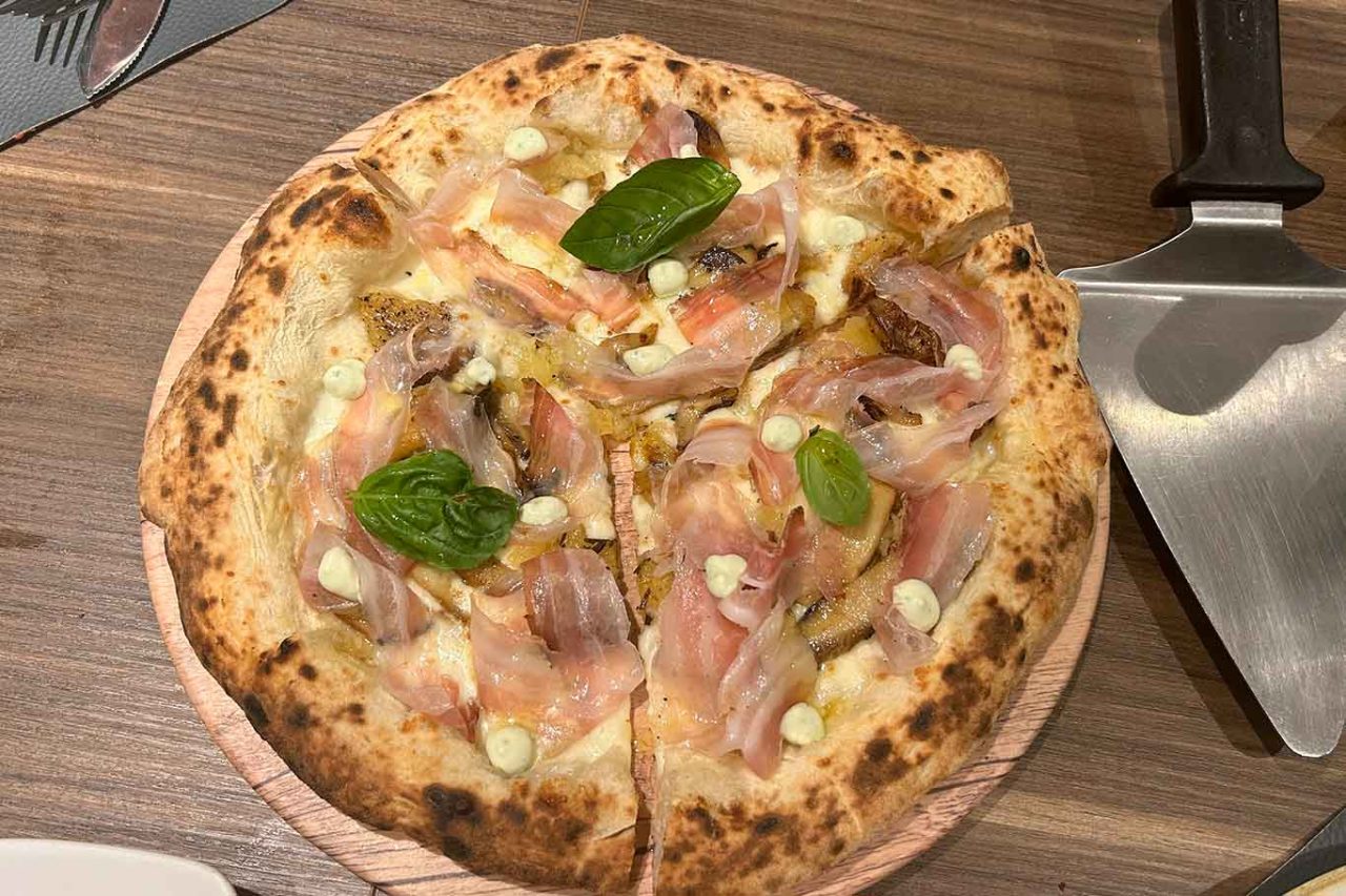 la pizza Rustica della pizzeria I Masanielli di Sasà Martucci al Campionato 2025