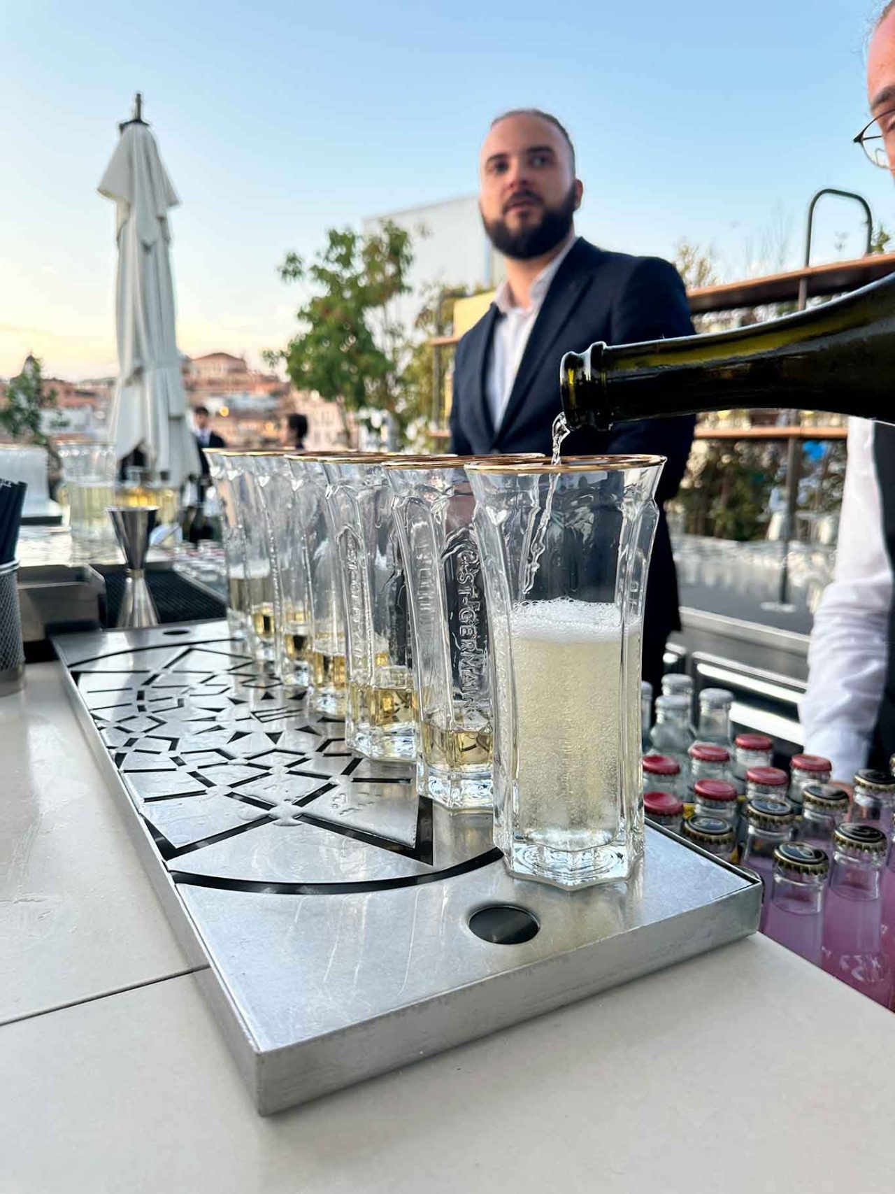 come preparare il cocktail St-Germain Hugo