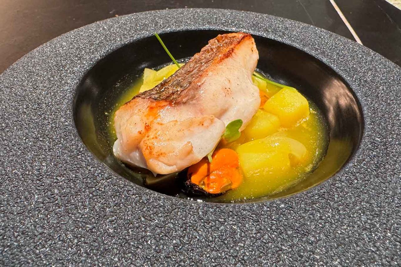 il pescato affumicato con fieno e camomilla al ristorante Cinque Foglie a Battipaglia