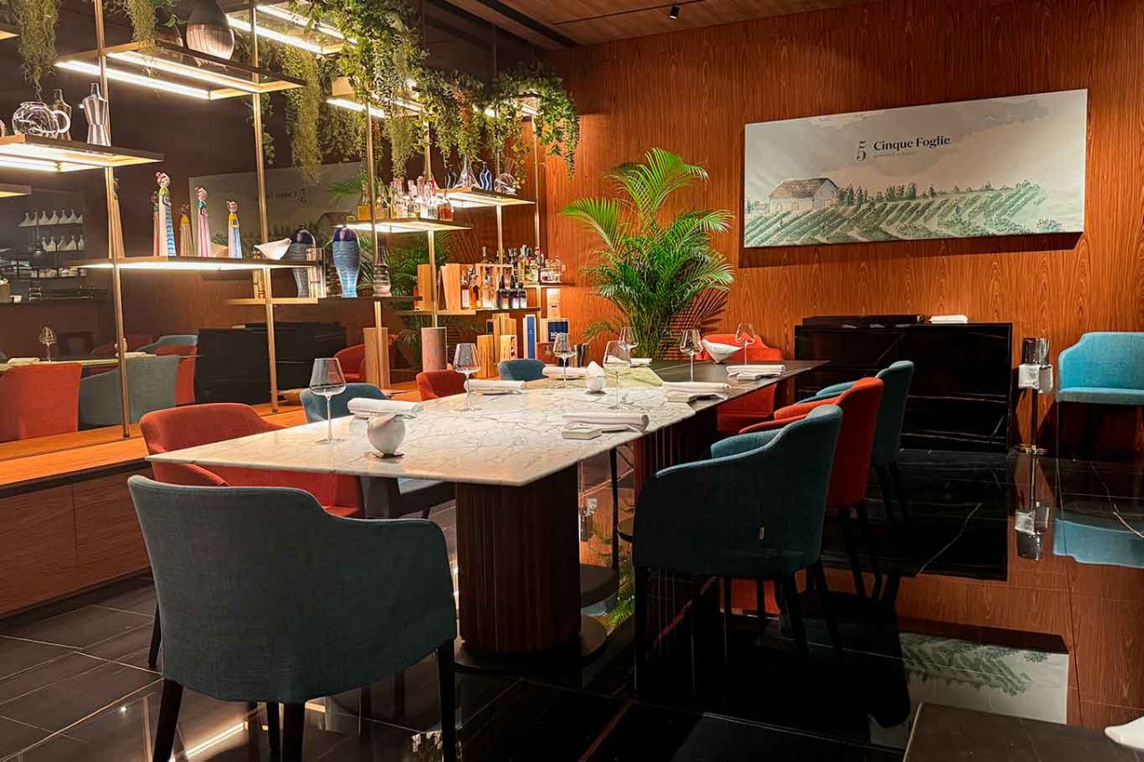 la sala del ristorante Cinque Foglie a Battipaglia