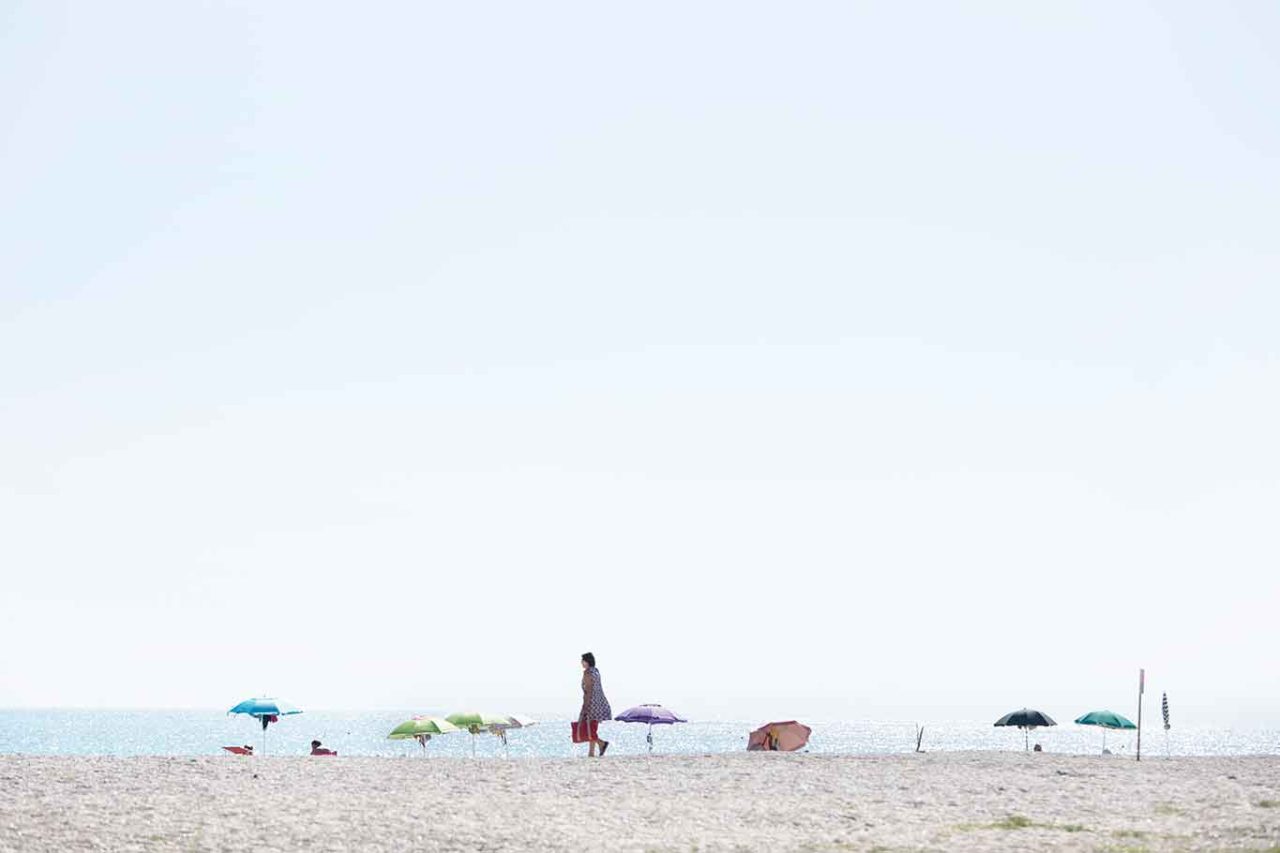 la spiaggia davanti al ristorante Madonnina del Pescatore a Senigallia