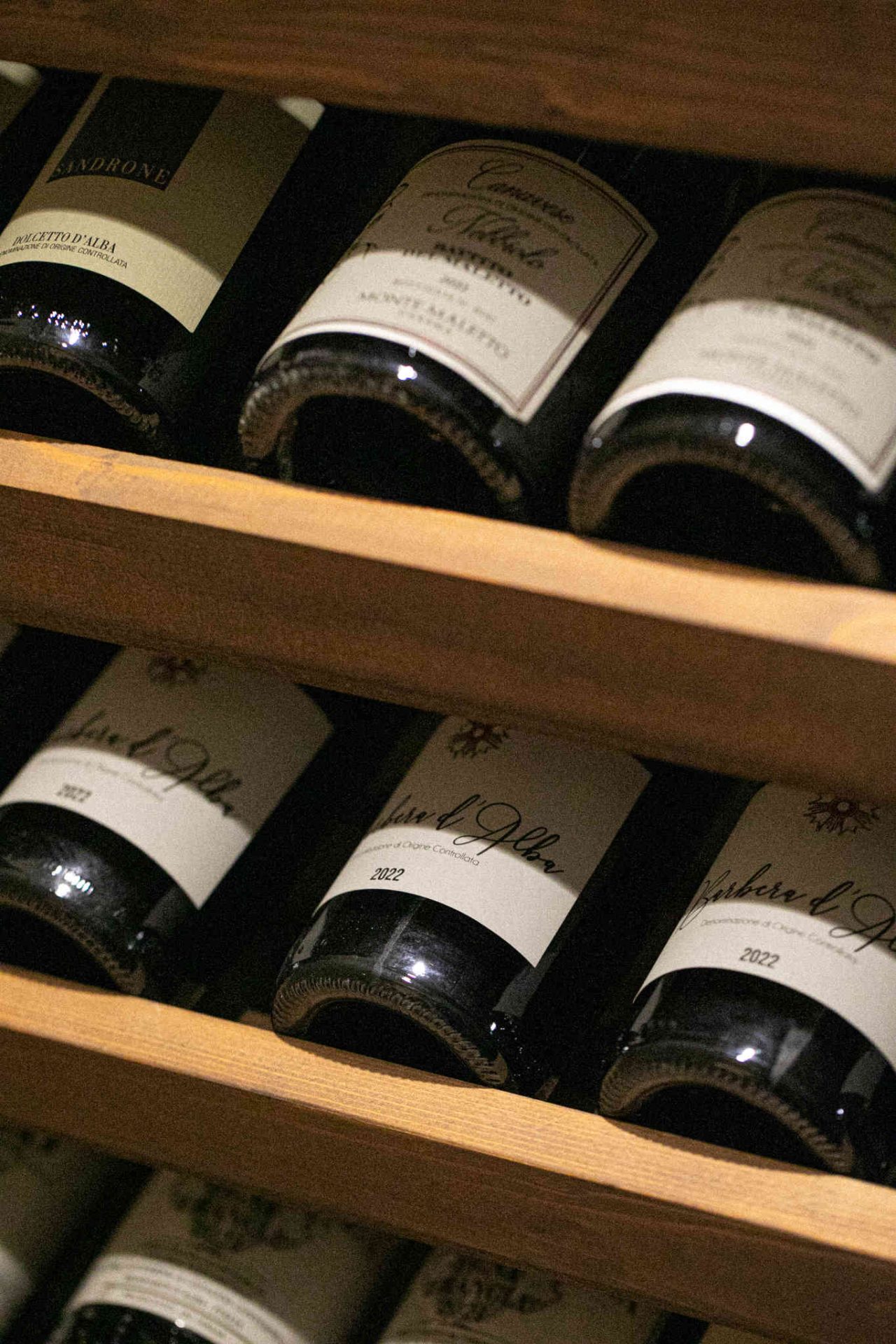 L'Acqua Bulle offre una cantina da 400 etichette, tra italia e Francia