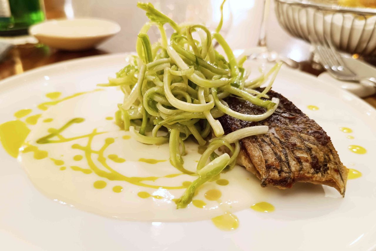 Ombrina cacio e pepe con le puntarelle