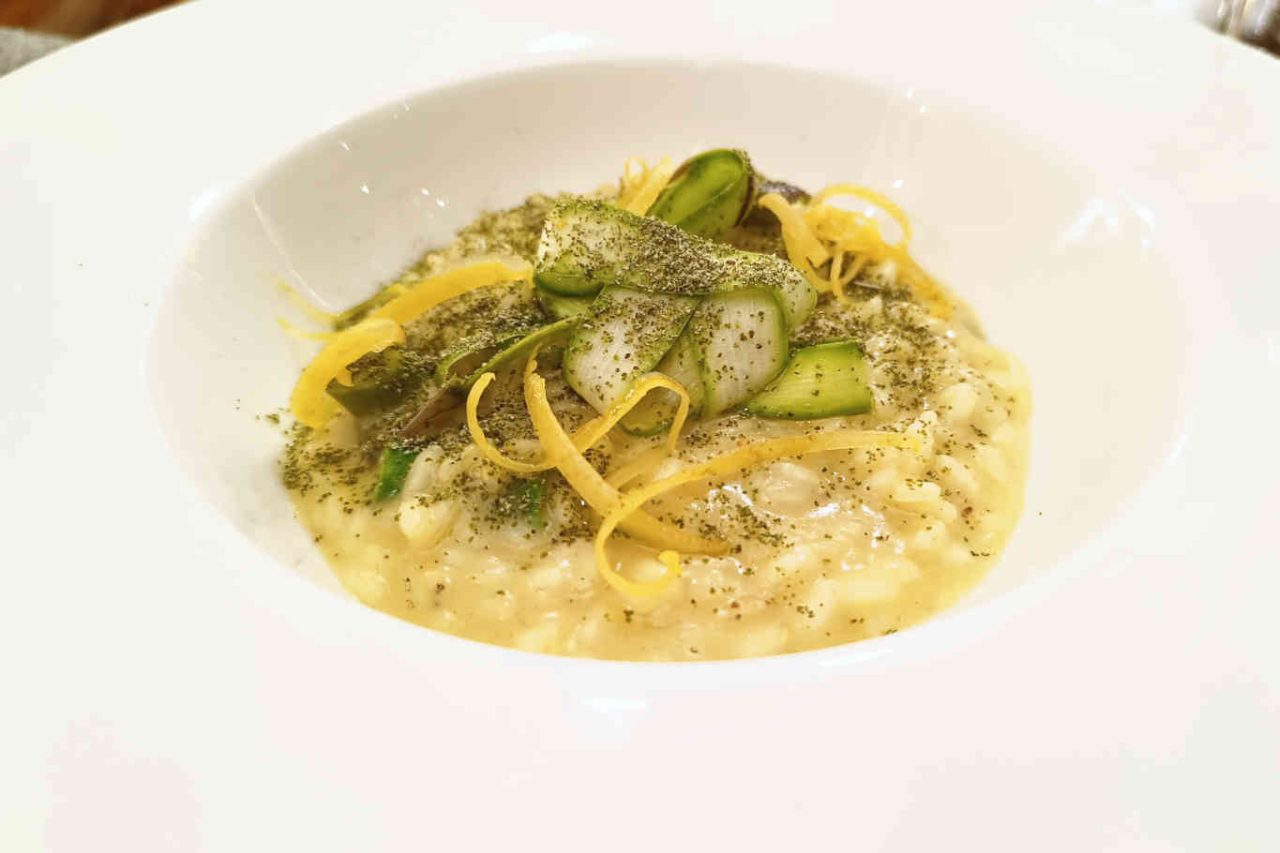 L'Acqua Bulle risotto limone, asparagi e lavanda