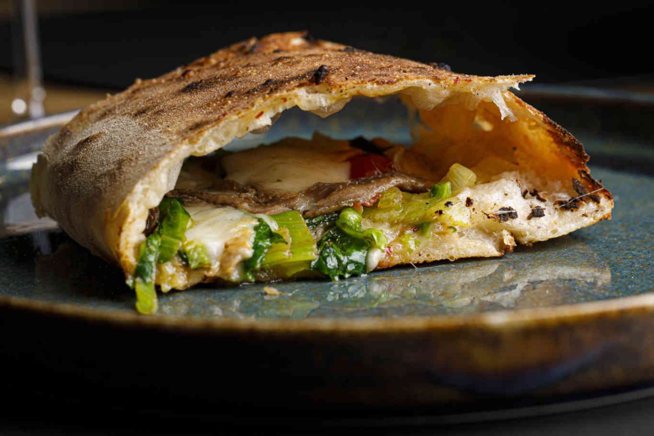 Calzone ripieno di scarole