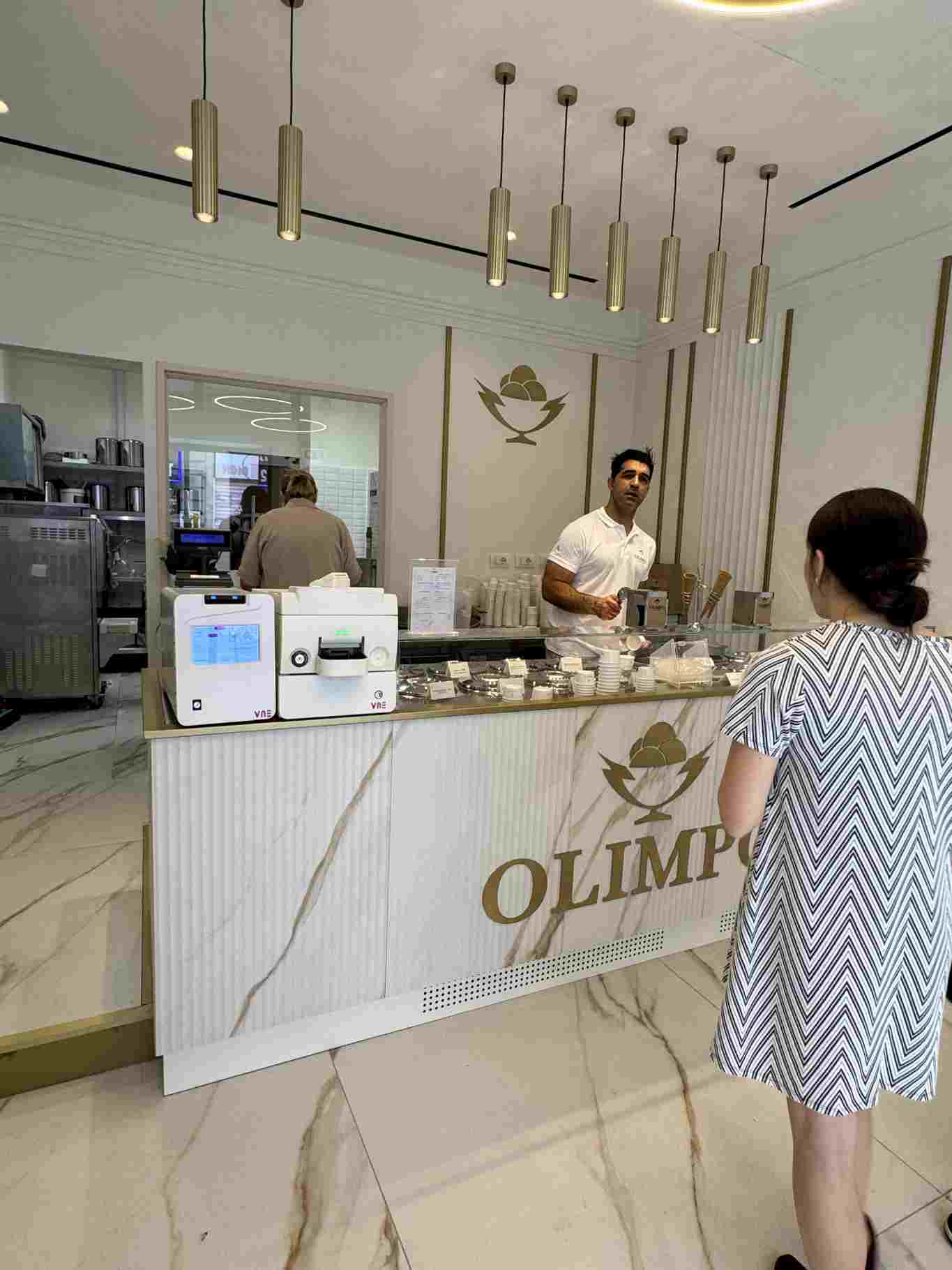 olimpo gelateria milano interno