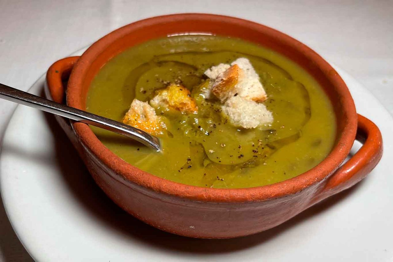 la zuppa asparagi e punte dell'osteria La Solita Zuppa a Chiusi