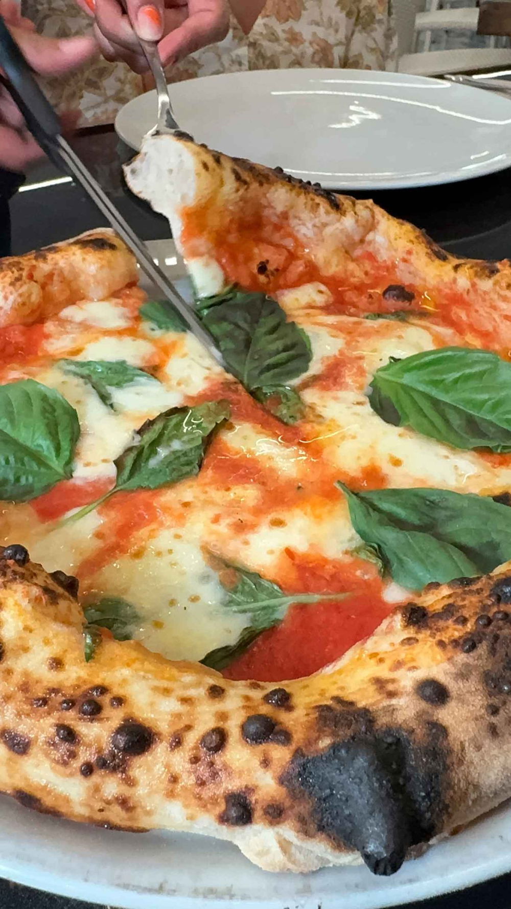 la pizza margherita della pizzeria Anema e Pizza ad Acciaroli durante il Campionato 2025