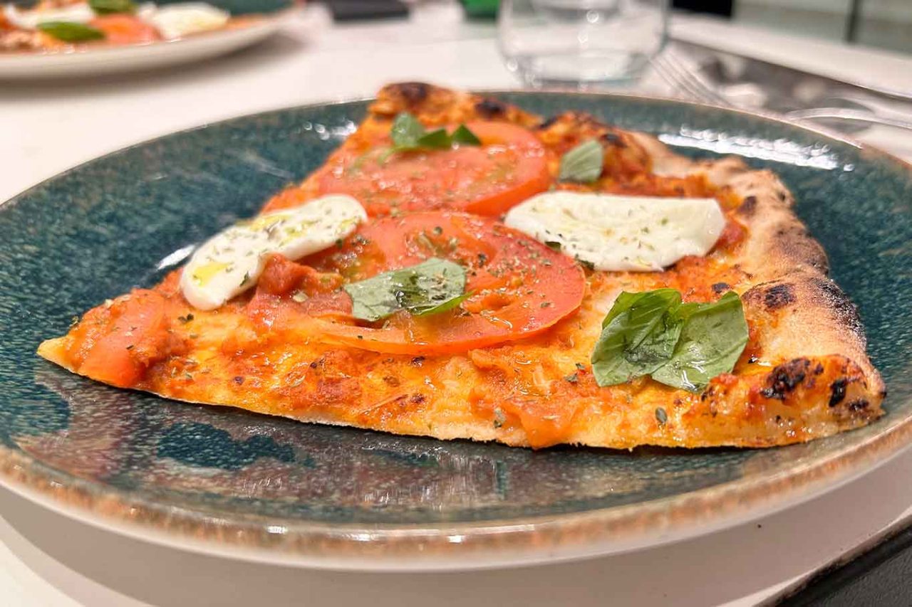 la pizza Caprese ma non troppo della pizzeria Bro di Napoli al Campionato 2025
