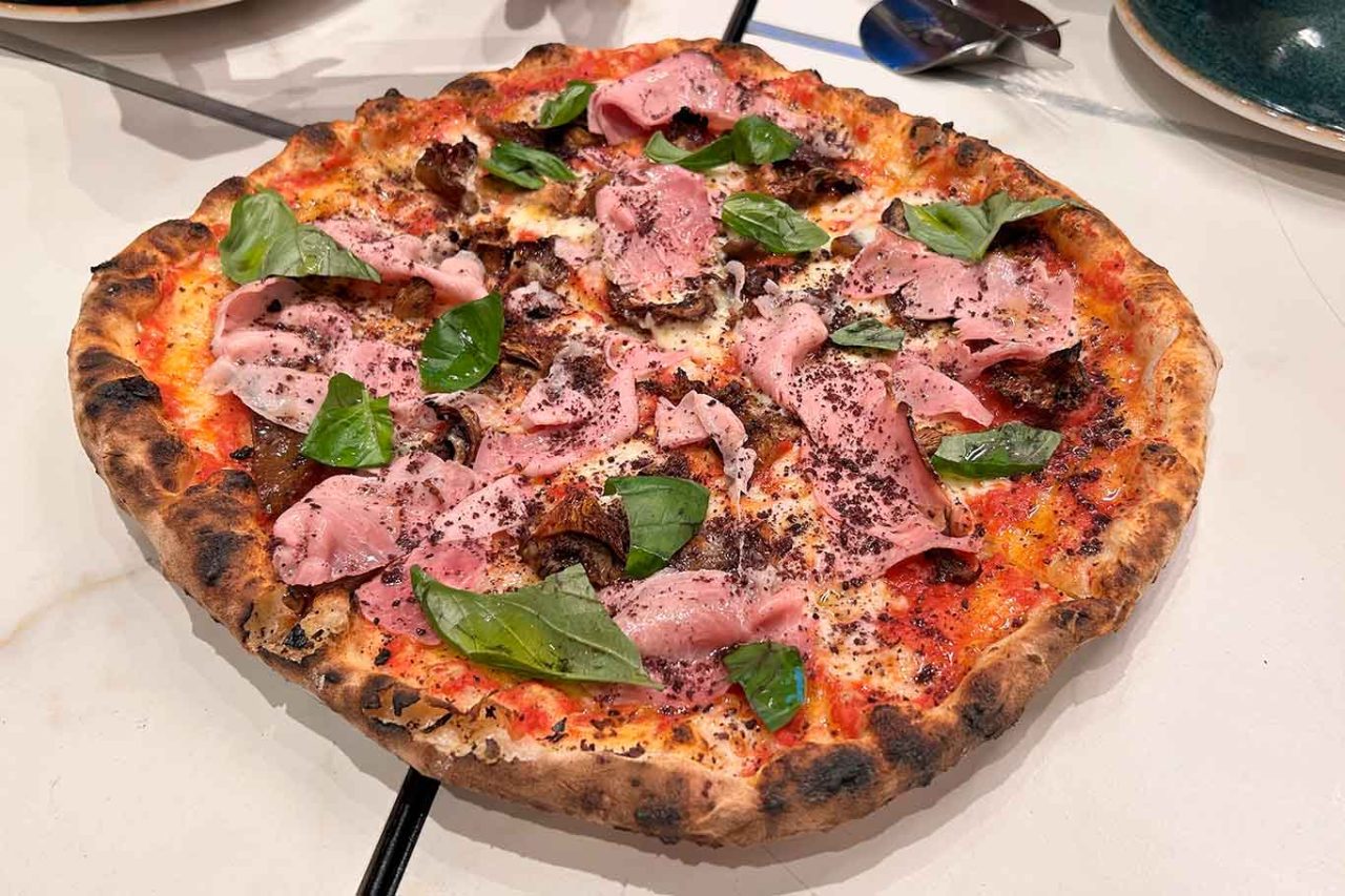la pizza Capricciosa della pizzeria Bro di Napoli al Campionato 2025