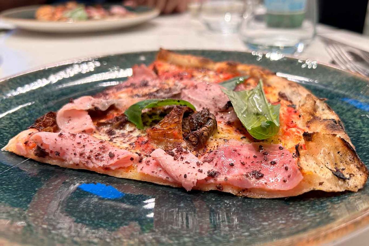 la pizza Capricciosa della pizzeria Bro di Napoli al Campionato 2025